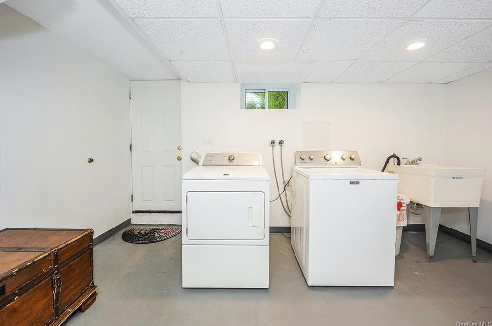 132 Longvue Ter, Yonkers NY 10710-3047 exterior