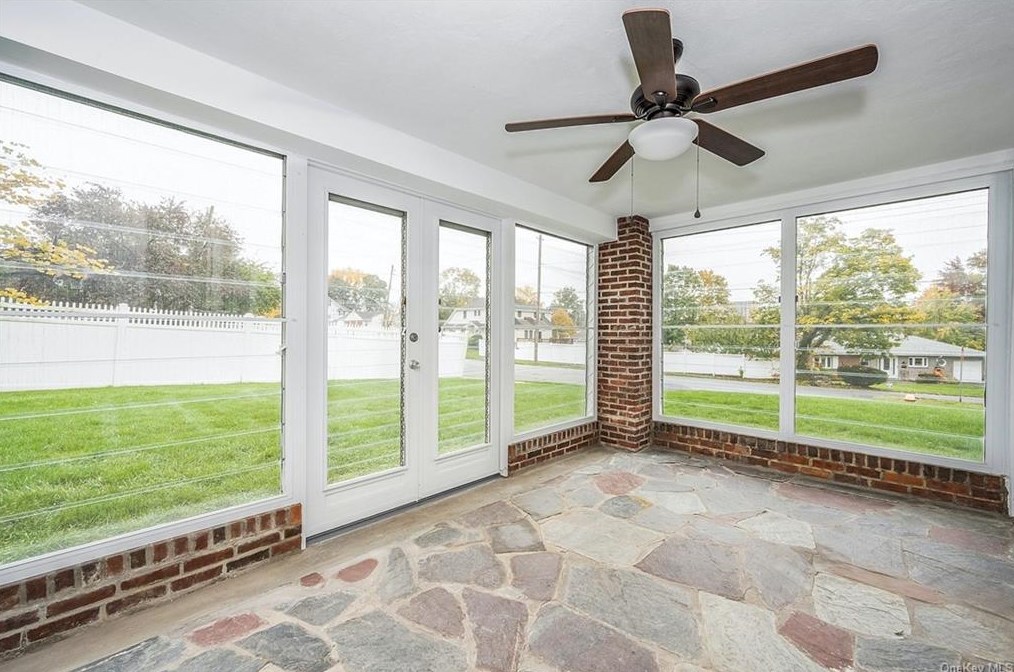 132 Longvue Ter, Yonkers NY 10710-3047 exterior