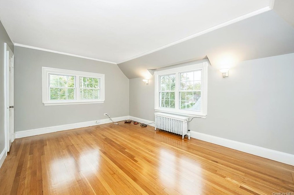 132 Longvue Ter, Yonkers NY 10710-3047 exterior