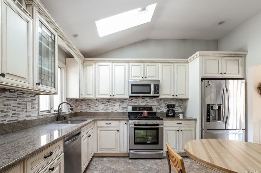 17 Willow Ln, Irvington On Hudson NY  exterior