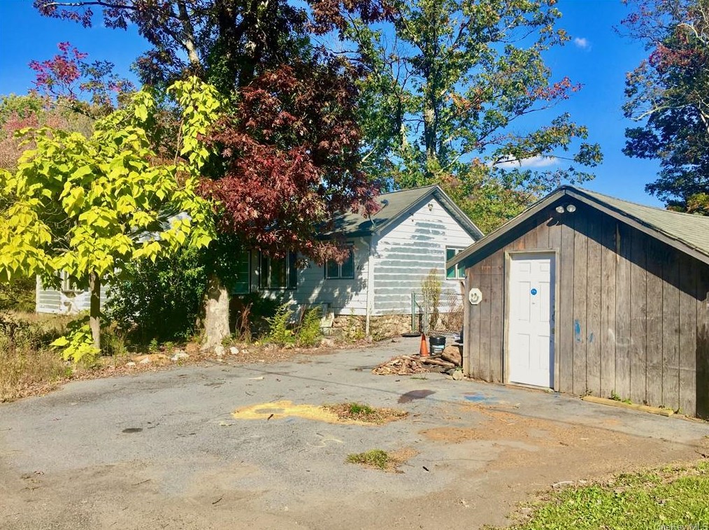44 Greenwood Rd, Wurtsboro, NY 12790-6313