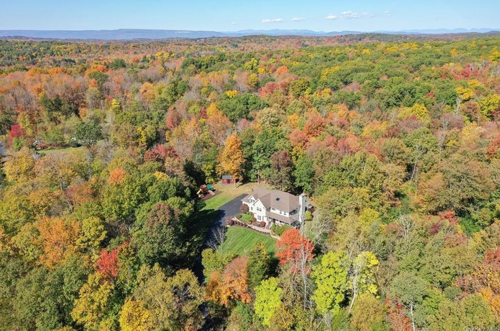 10 Ellens Way, Wallkill NY  12589-2647 exterior
