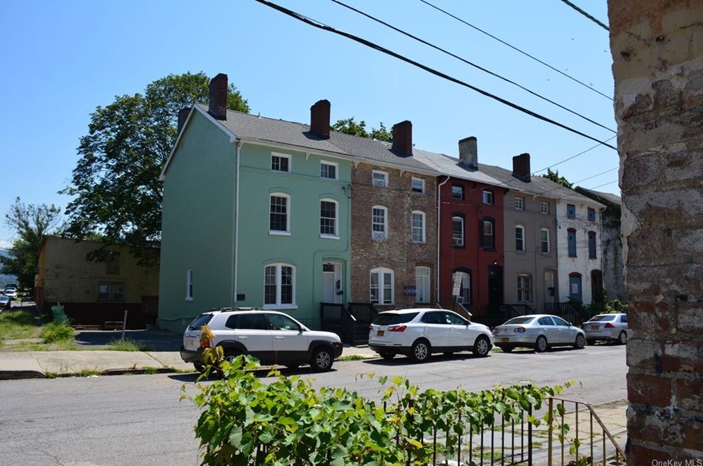 69 Lander St, Newburgh, NY 12550-4942