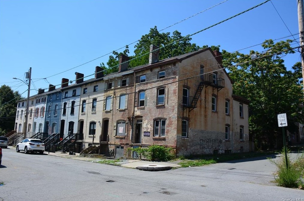 74 Lander St, Newburgh, NY 12550-4943