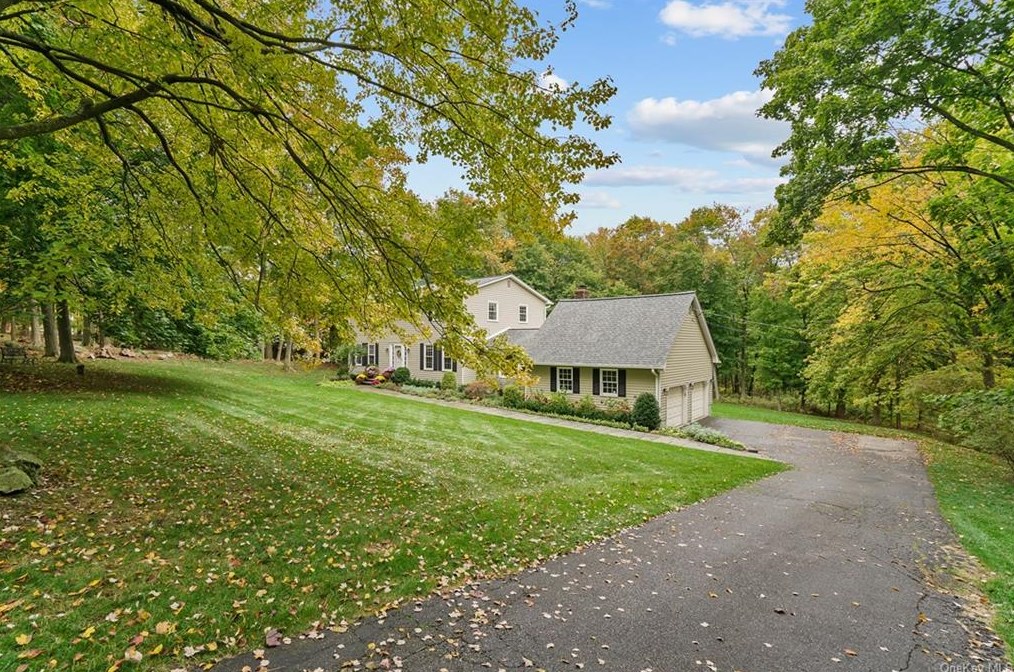 41 Orchard Hill Rd, Katonah, NY 10536-3022