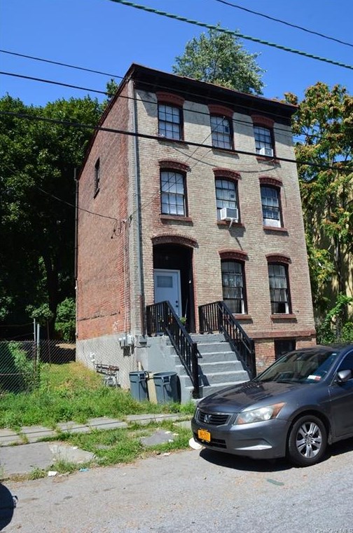 82 Lander St, Newburgh, NY 12550-4946