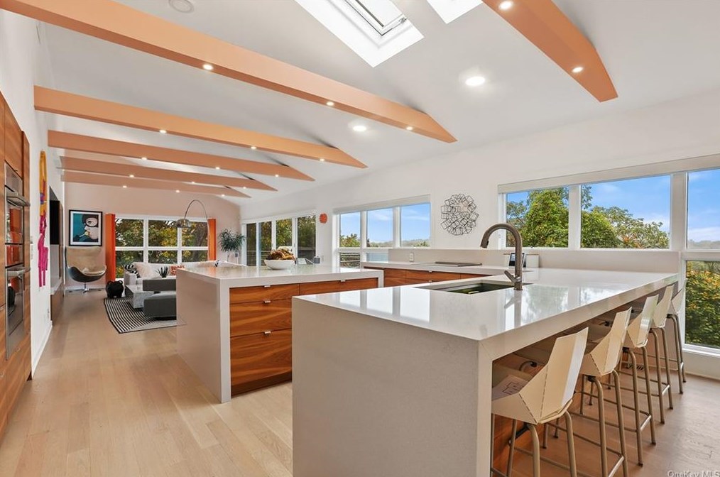 80 Donald Dr, Yonkers NY  10706-3621 exterior