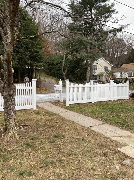 68 Ellen Ave, Mahopac, NY 10541