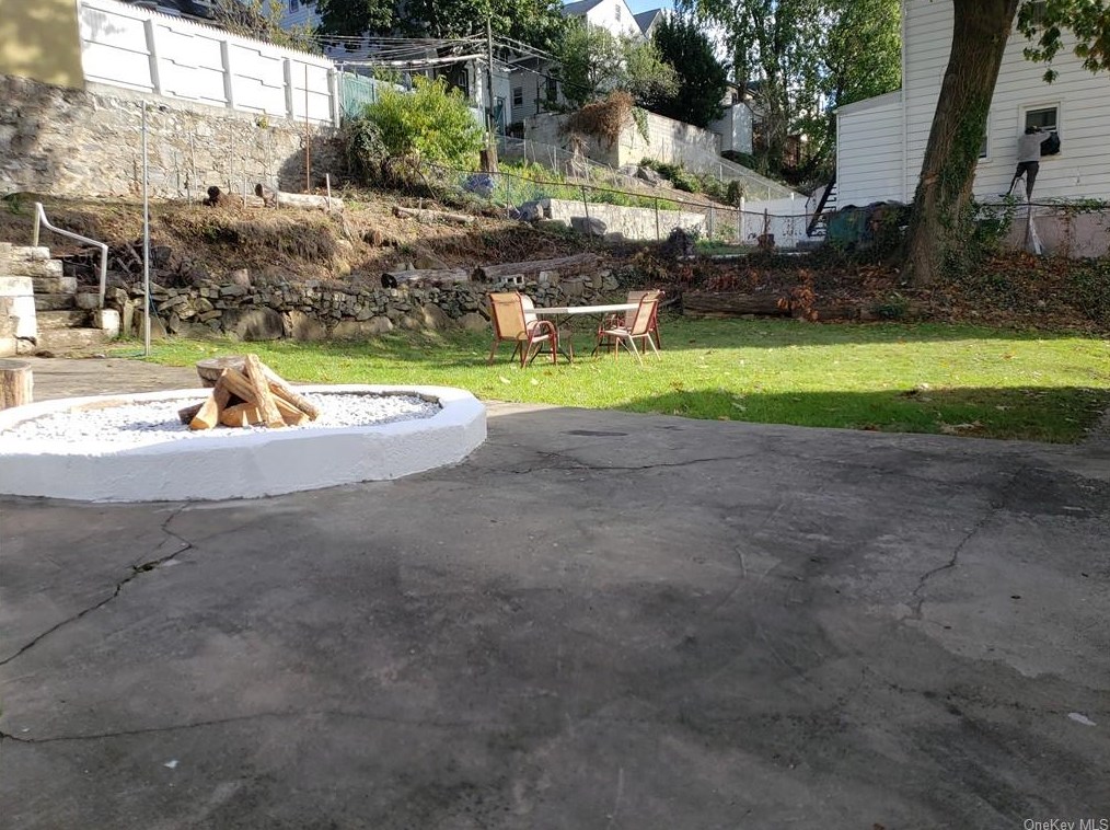 116 Livingston Ave, Yonkers NY 10705-1992 exterior