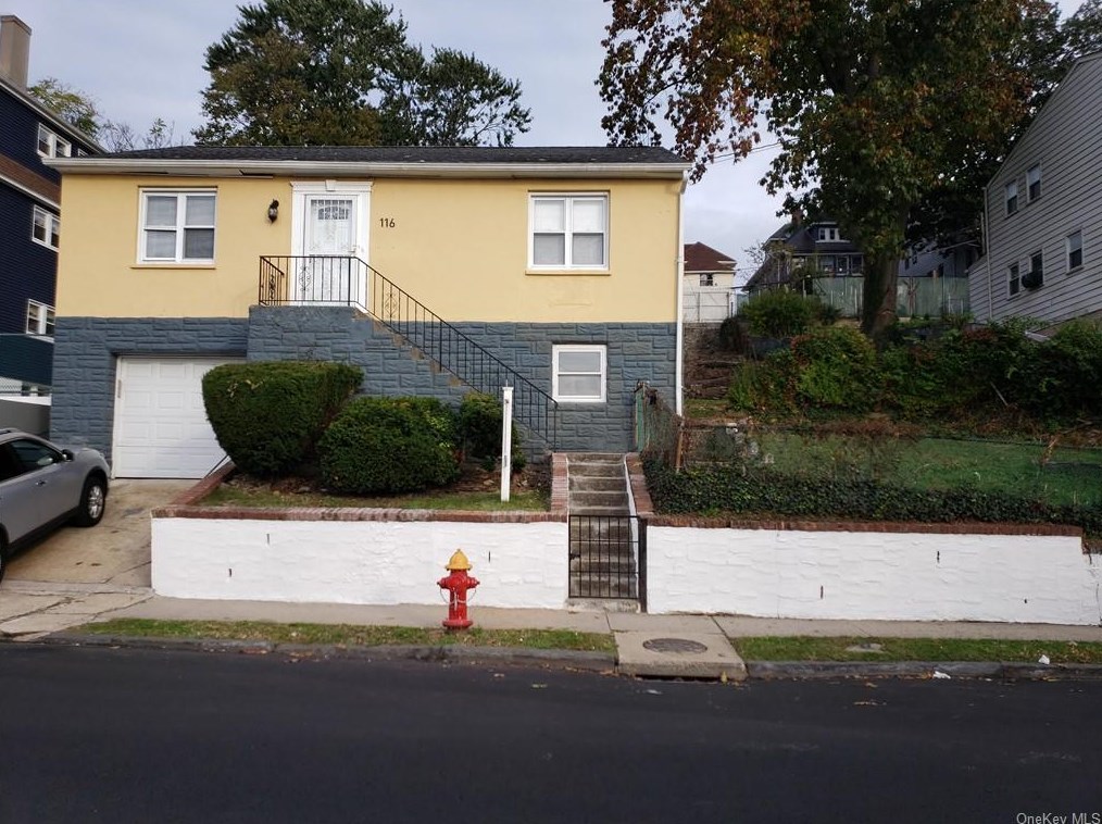 116 Livingston Ave, Yonkers, NY 10705-2221