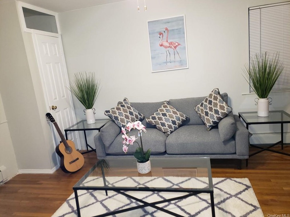 116 Livingston Ave, Yonkers NY  10705-2221 exterior