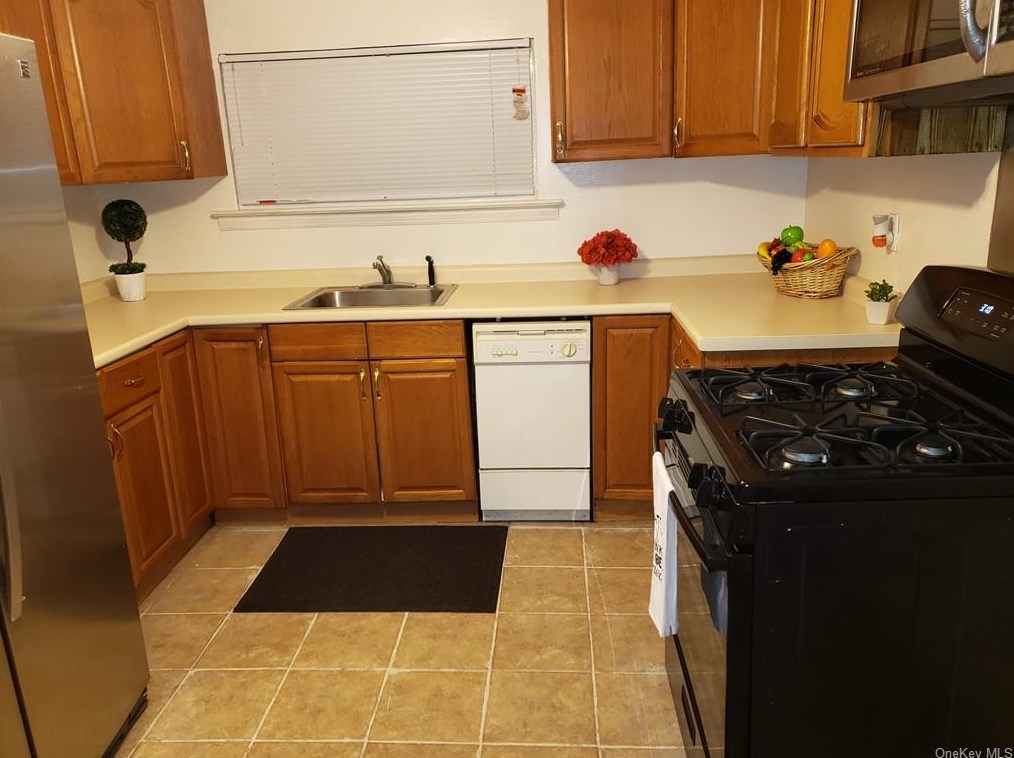 116 Livingston Ave, Yonkers NY 10705-1992 exterior