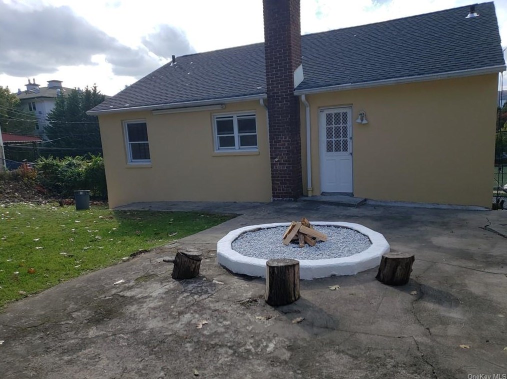 116 Livingston Ave, Yonkers NY 10705-1992 exterior