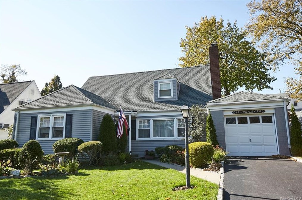 15 Huntley Rd, Yonkers, NY 10709-2711
