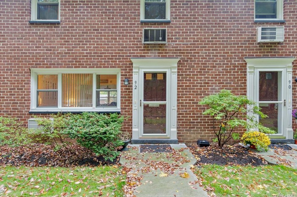 92 Charter Cir #92, Crotonville, NY 10562