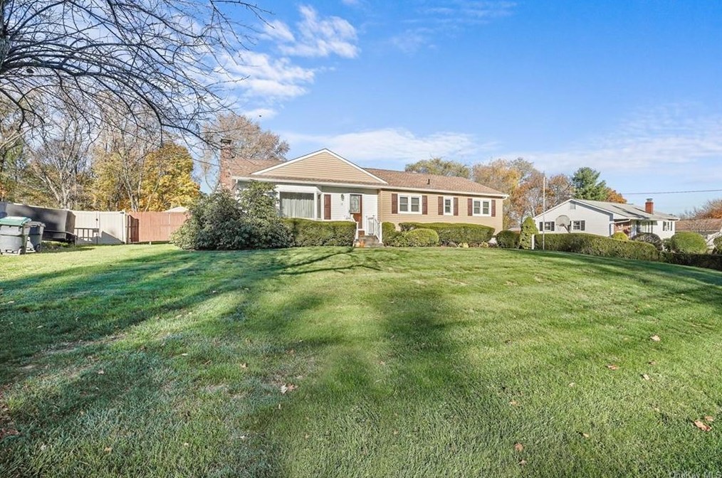 15 Estate Blvd, Newburgh, NY 12550-2519