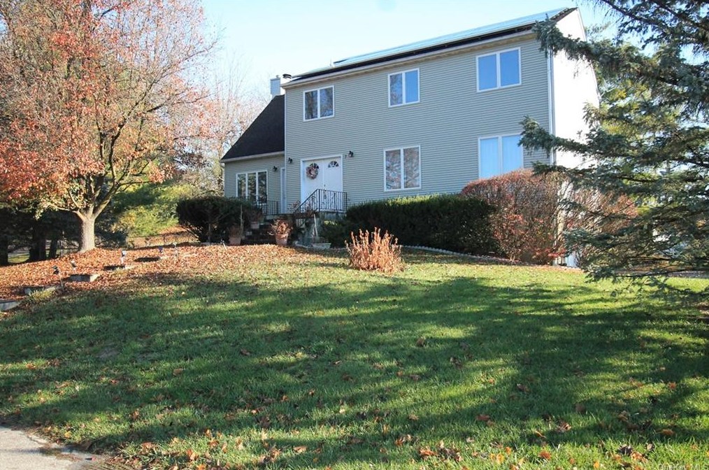 7 Pineberry Ct, Poughkeepsie, NY 12603-4927