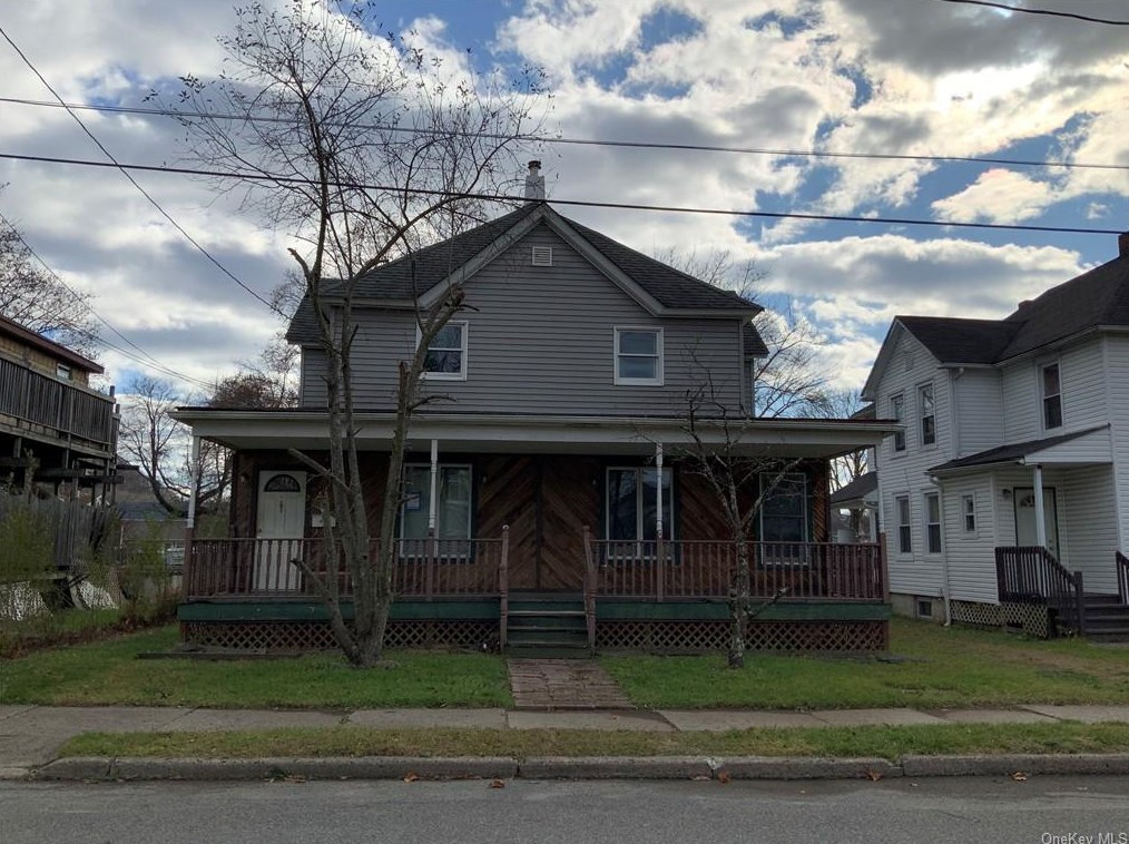 7 Center St, Port Jervis, NY 12771-2806