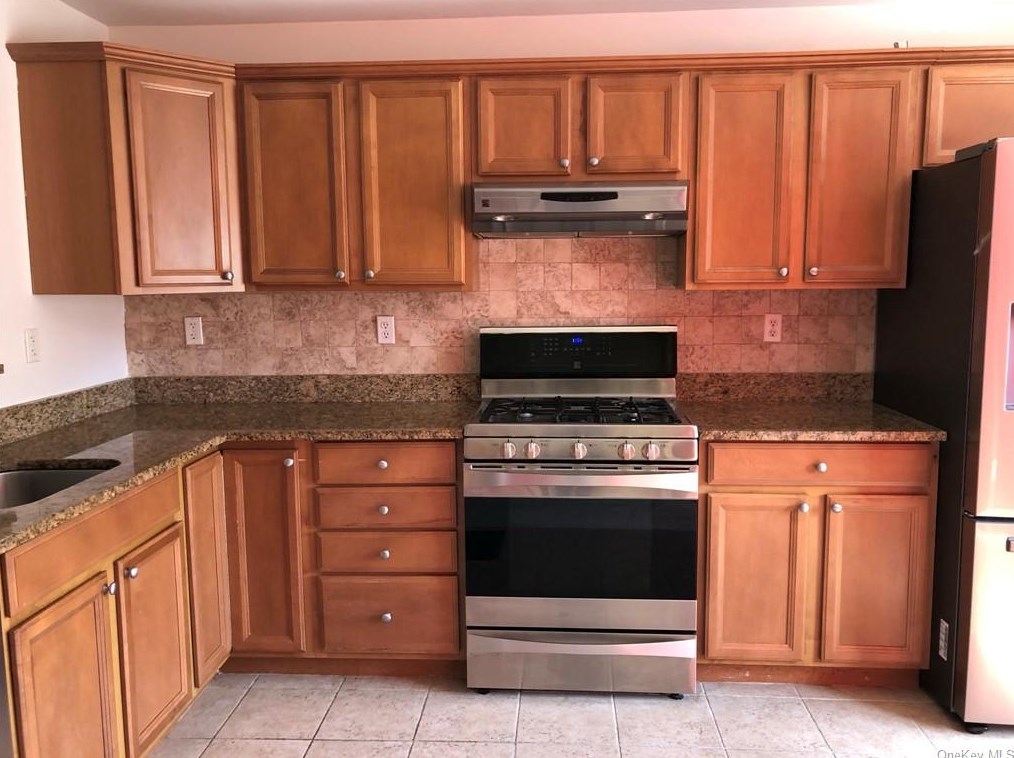 222 Northview Ct, Peekskill, NY 10566