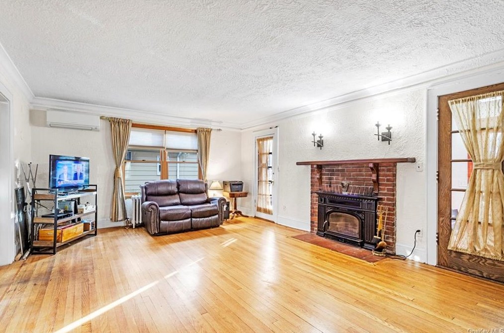89 Smith Ave, White Plains, NY 10605
