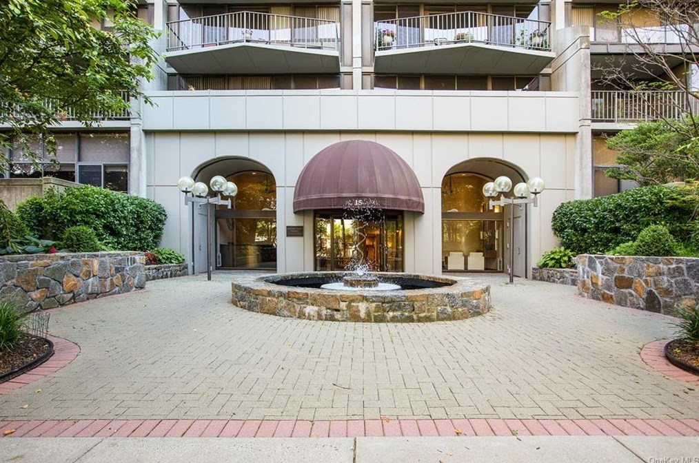 15 Stewart Pl #10g, White Plains, NY 10603