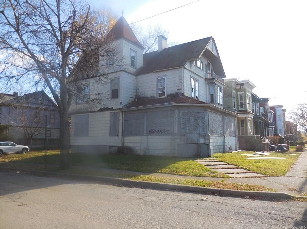 52 Liberty St, Newburgh, NY 12550-5601