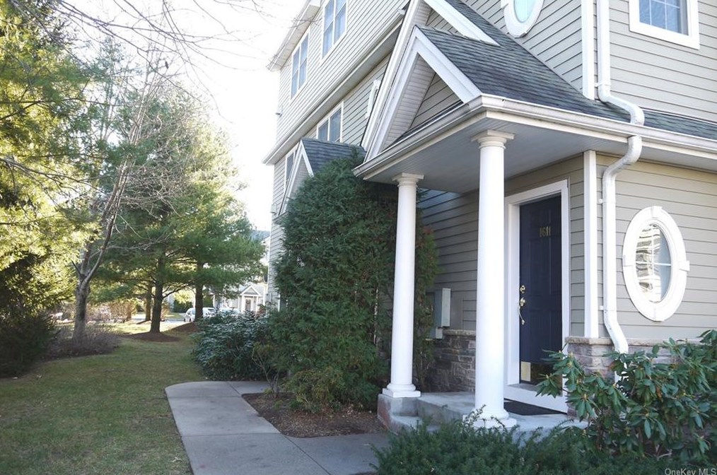 1611 Half Moon Bay Dr, Croton on Hudson, NY 10520