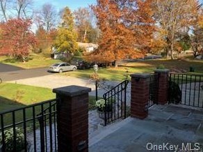 11 Manis Ave, Chestnut Ridge, NY 10977-6421