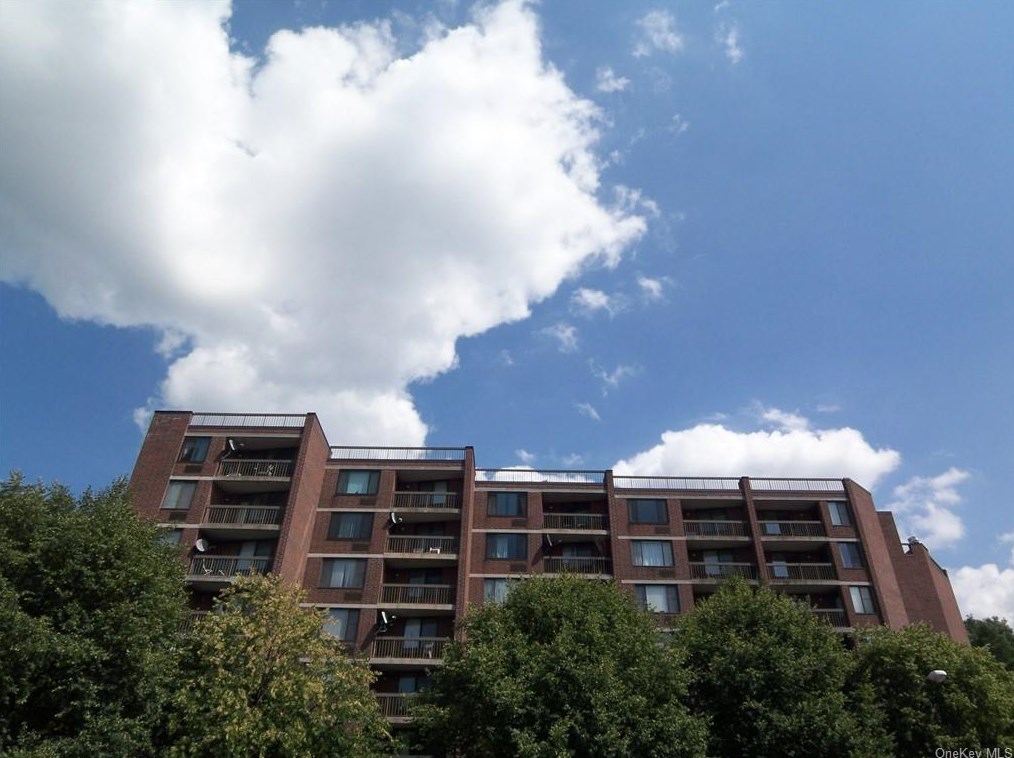 777 N Macquesten Pkwy #107, Mount Vernon, NY 10552