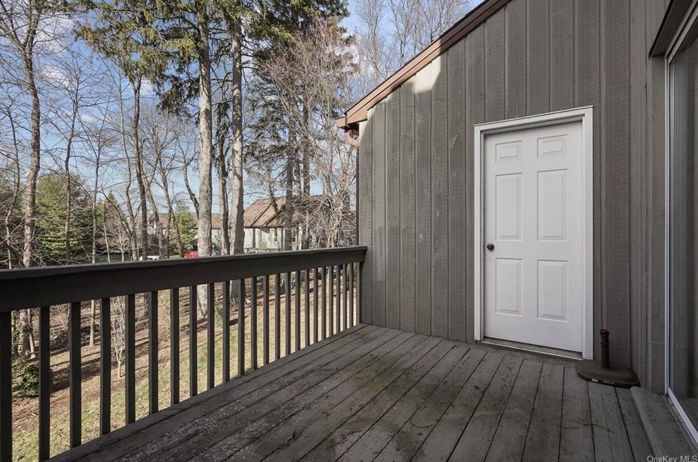 20 Elmwood Cir, Peekskill NY 10566-4953 exterior