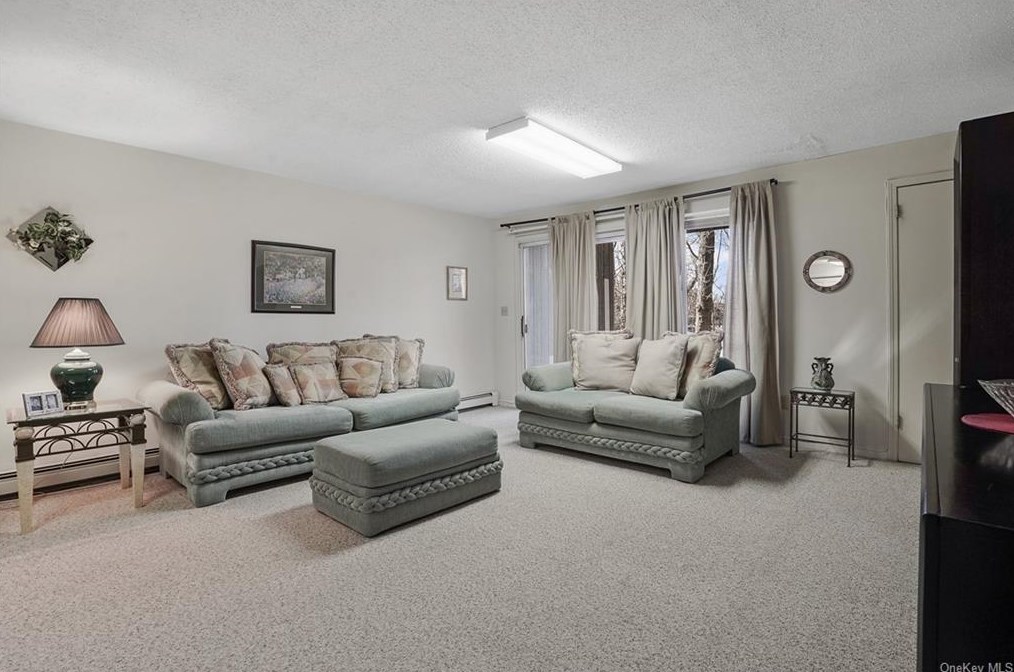 20 Elmwood Cir, Peekskill NY 10566-4953 exterior