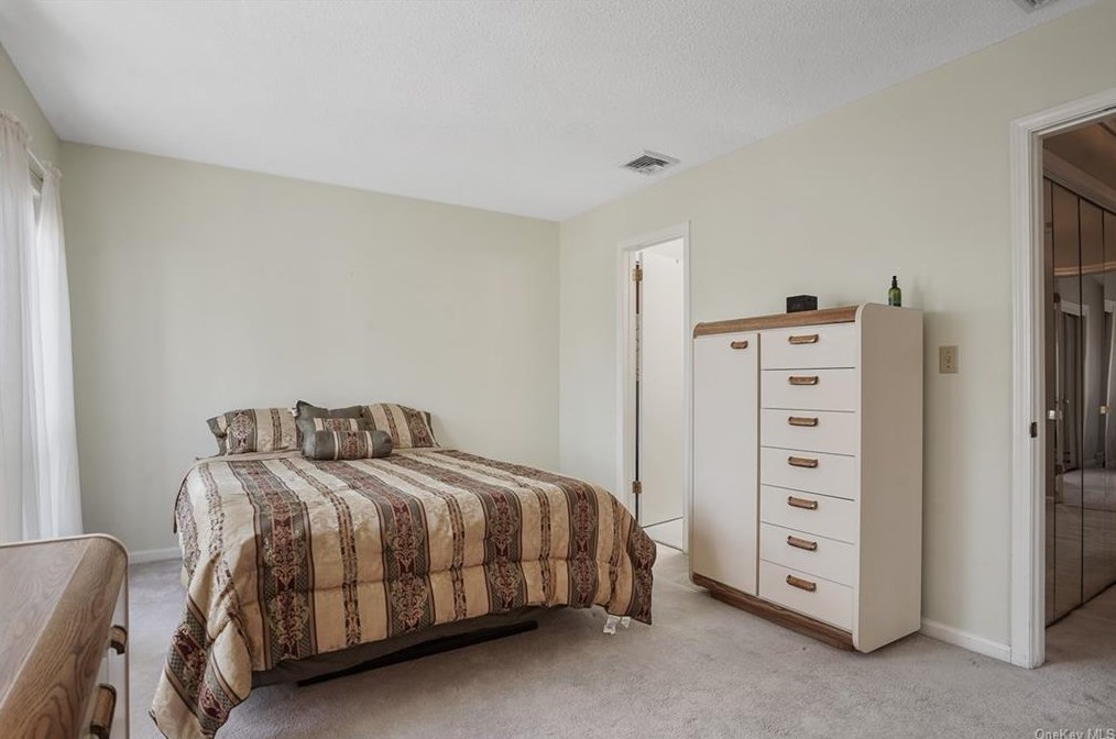 20 Elmwood Cir, Peekskill NY 10566-4953 exterior