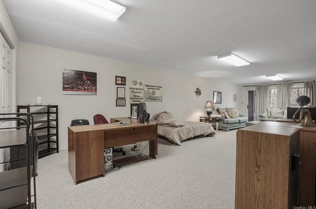 20 Elmwood Cir, Peekskill NY 10566-4953 exterior