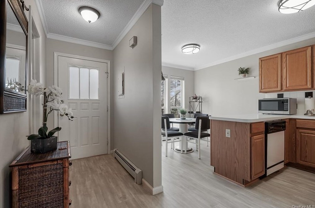 20 Elmwood Cir, Peekskill NY 10566-4953 exterior