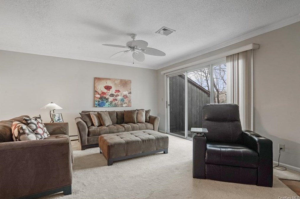 20 Elmwood Cir, Peekskill NY 10566-4953 exterior