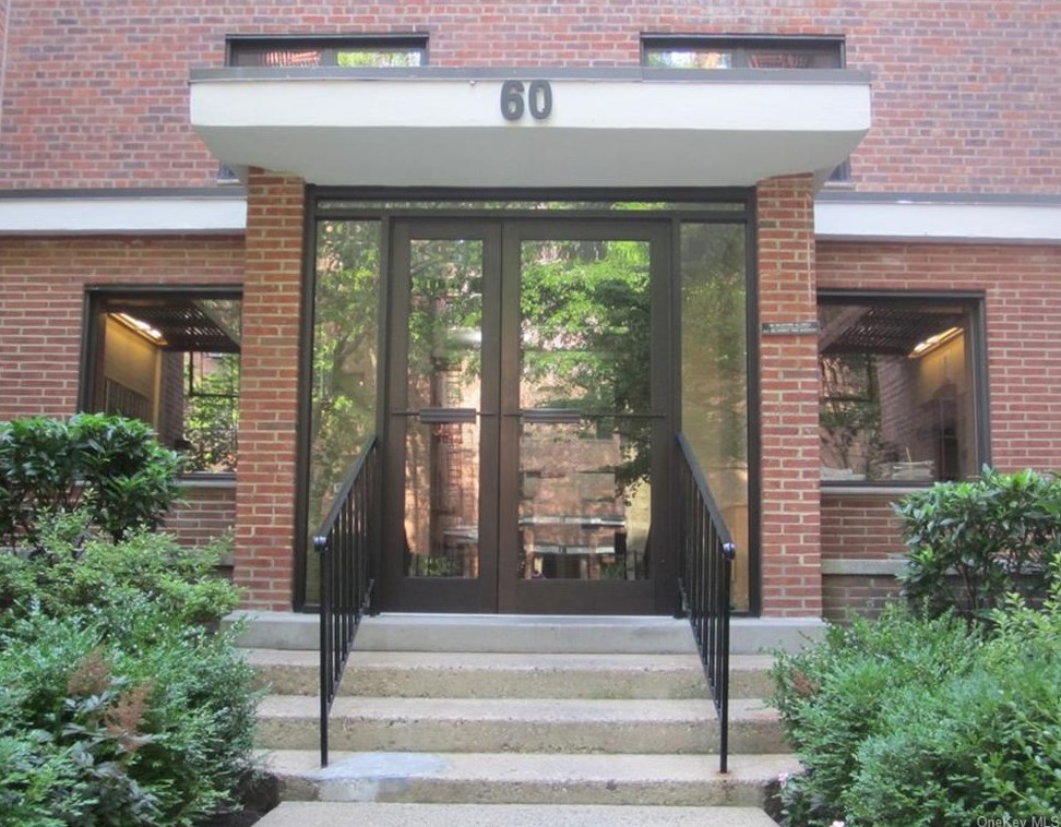 60 White Oak St #3g, New Rochelle, NY 10801
