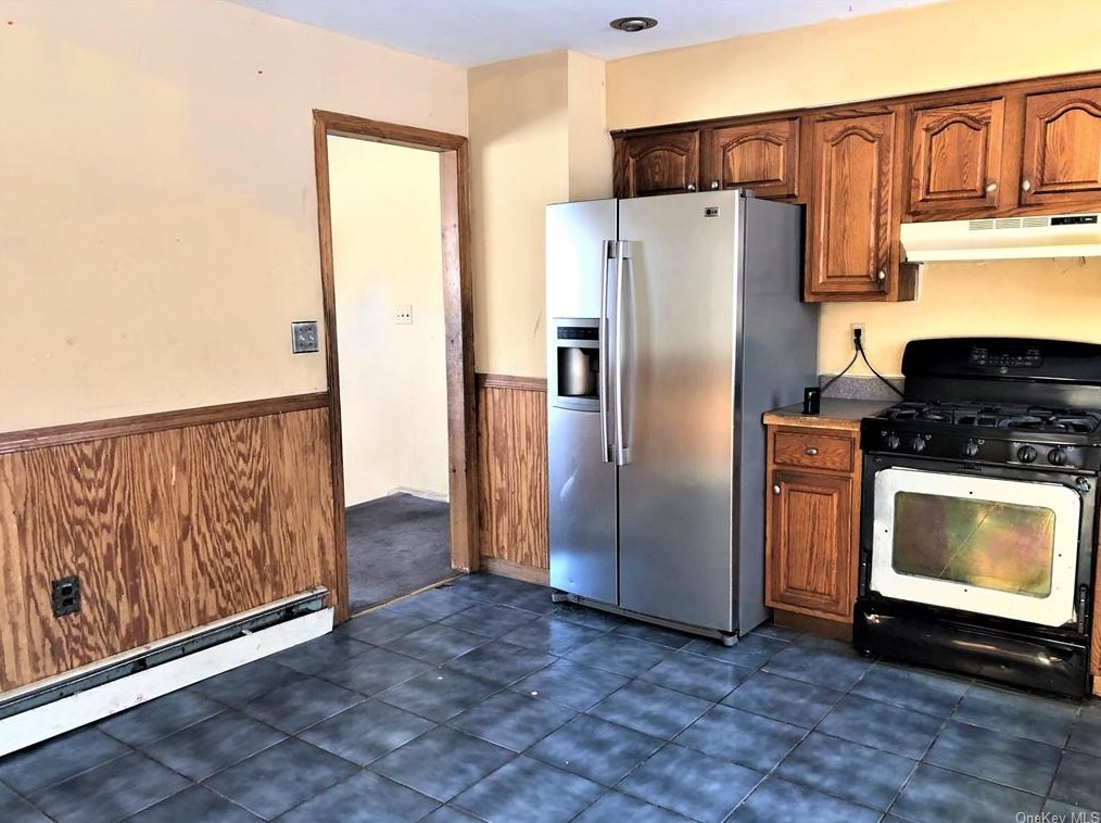 205 Cambridge Ct, Newburgh, NY 12553-7408