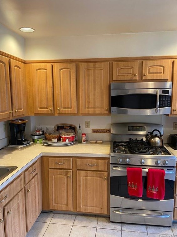 32 The Hamlet, New Rochelle, NY 10803