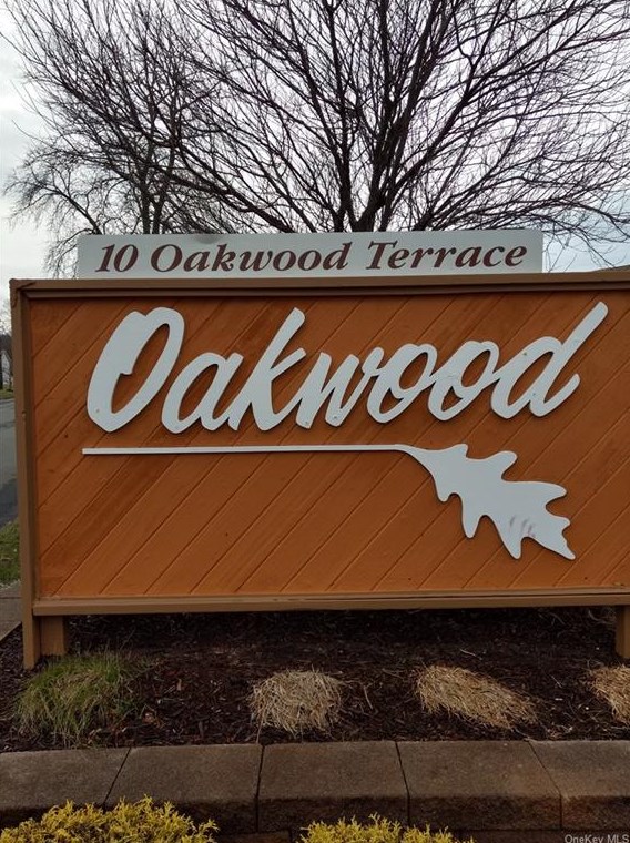 10 Oakwood Ter, Newburgh NY  12553-7764 exterior
