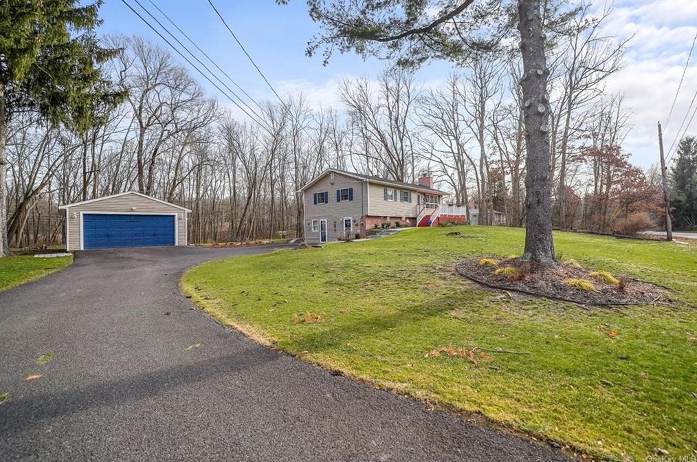 10 Julie Dr, East Fishkill, NY 12533-5014