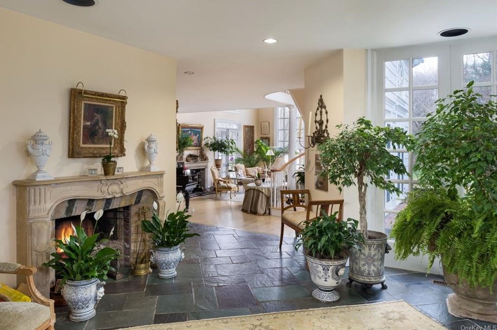 19 Winfield Ave, Harrison, NY 10528-2407