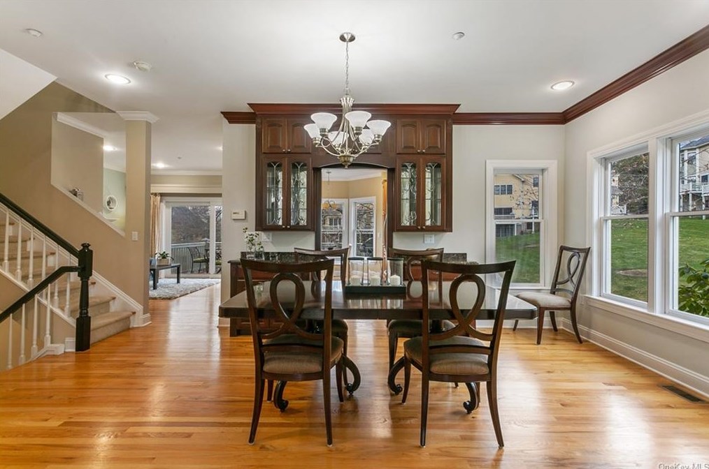 44 Lndg Dr, Dobbs Ferry NY 10522-1184 exterior