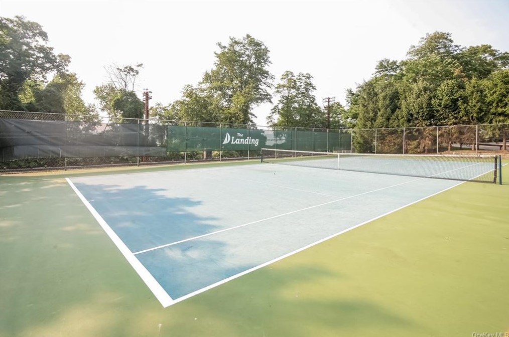 44 Lndg Dr, Dobbs Ferry NY 10522-1184 exterior