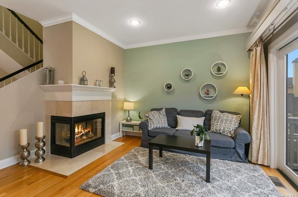 44 Lndg Dr, Dobbs Ferry NY 10522-1184 exterior