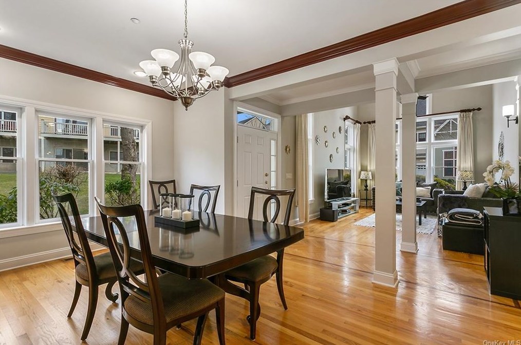 44 Lndg Dr, Dobbs Ferry NY 10522-1184 exterior