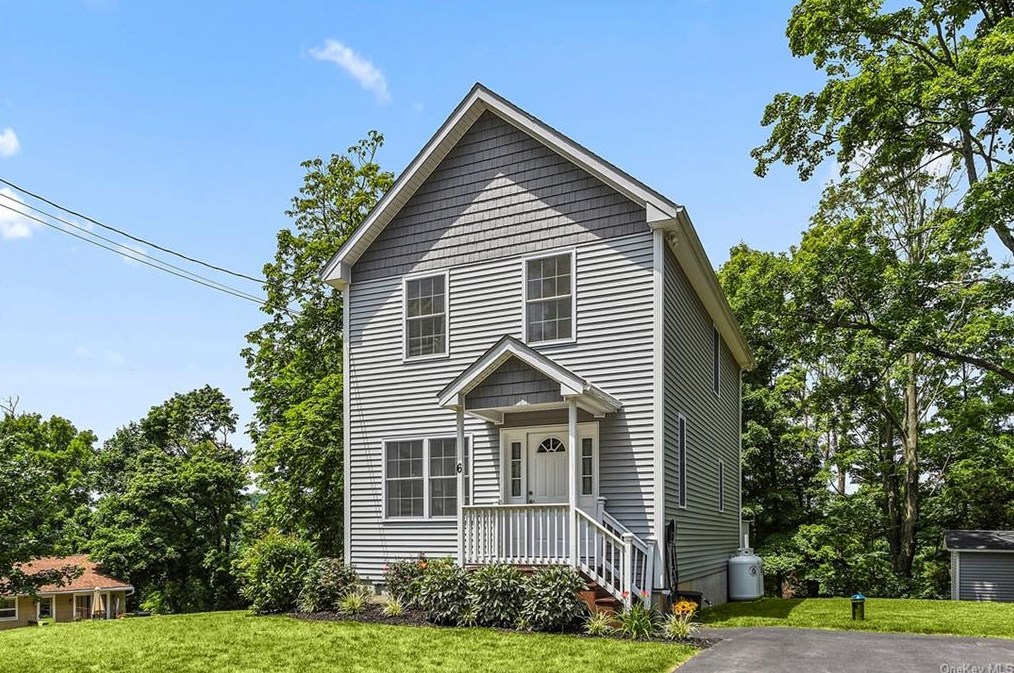 6 Ridgeway Rd, Kent Lakes, NY 10512-6652