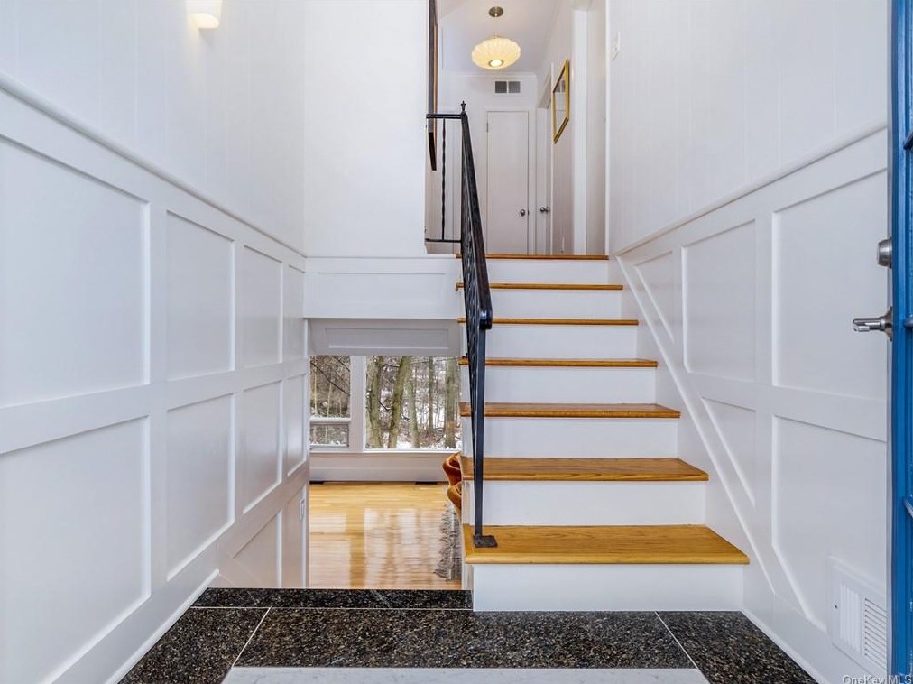 1319 Raleigh Rd, Mamaroneck, NY 10543-1236