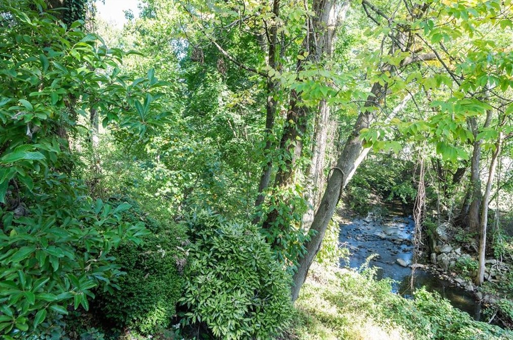 7 Mount Holly Dr, Rye NY 10580-1857 exterior