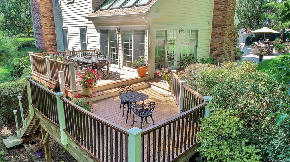 7 Mount Holly Dr, Rye NY 10580-1857 exterior