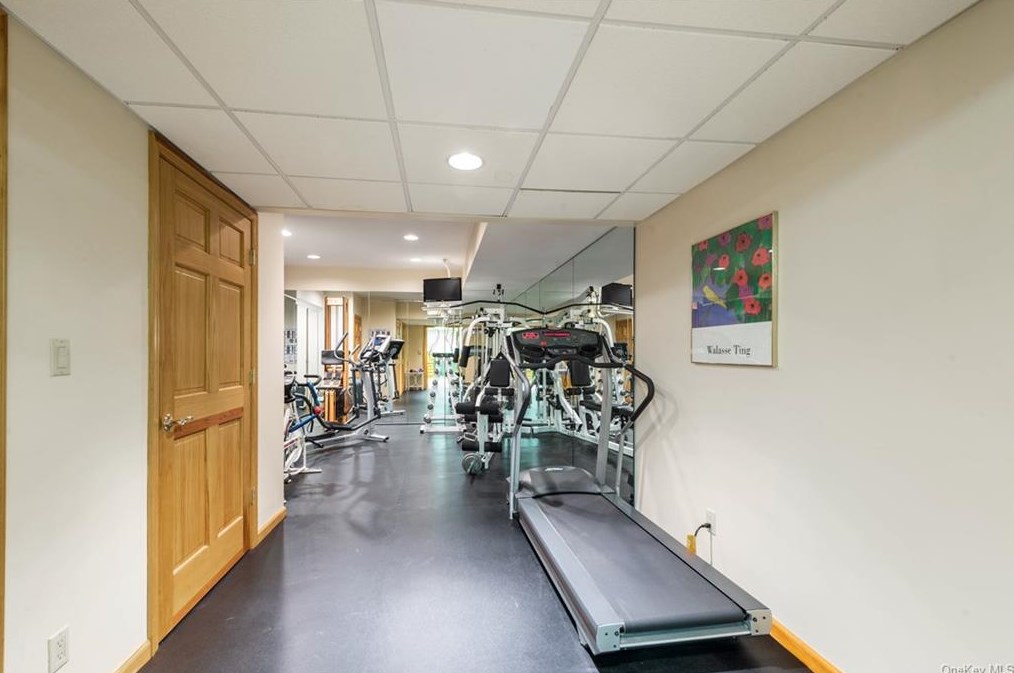 7 Mount Holly Dr, Rye NY 10580-1857 exterior